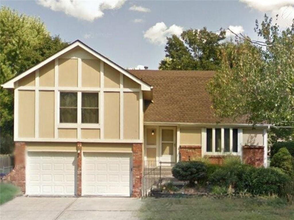 14905 S Wyandotte Dr, Olathe, KS 66062 - photo 1
