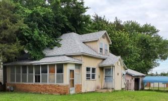 522 S Ashby Ave, Chanute, KS 66720 - photo 1