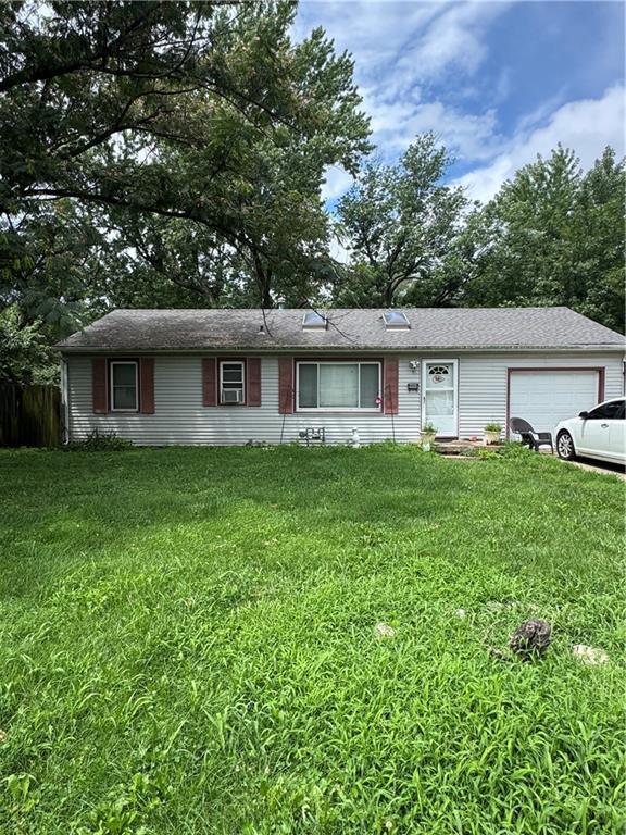 12604 13th St, Grandview, MO 64030 - photo 1