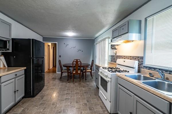 2409 W 1st St, Coffeyville, KS 67337 - photo 2