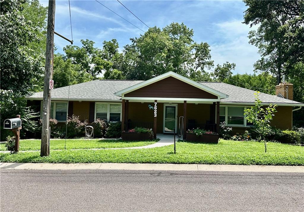 7623 W 52nd St, Overland Park, KS 66202 - photo 1