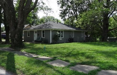 218 S Mechanic St, Butler, MO 64730 - photo 1