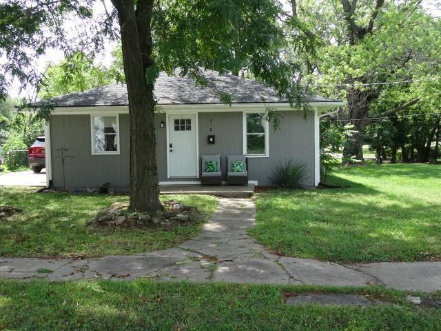 218 S Mechanic St, Butler, MO 64730 - photo 2