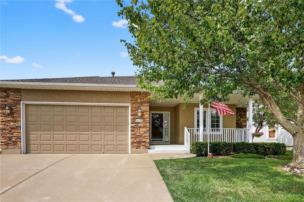 912 SW Soldier Ct, Lees Summit, MO 64082 - photo 1