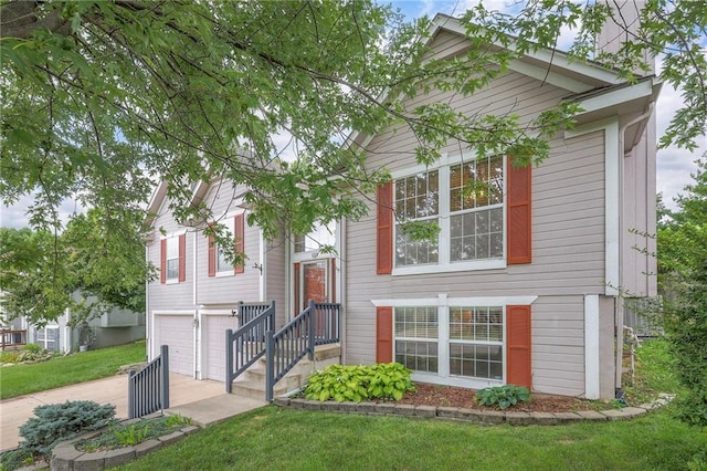 138 N Highland Dr, Raymore, MO 64083 - photo 1