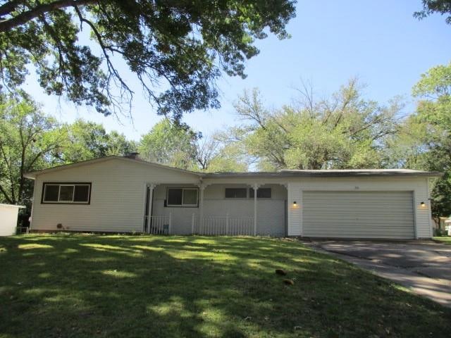 view of front of house featuring a garage and a front lawn