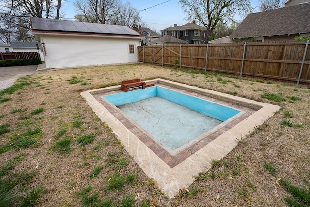 view of swimming pool