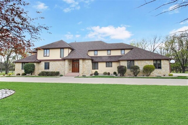 view of front of house with a front lawn