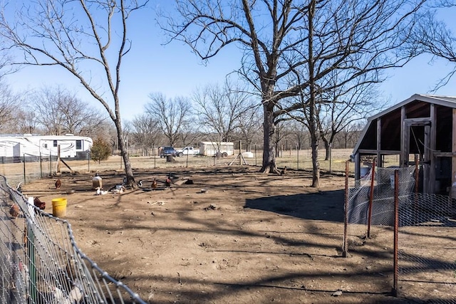 view of yard featuring an outdoor structure