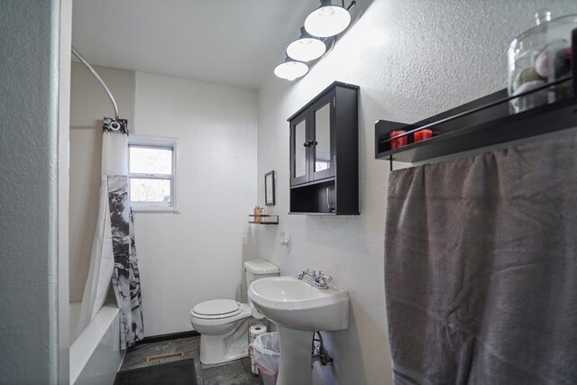 full bathroom featuring shower / bath combo, toilet, and sink