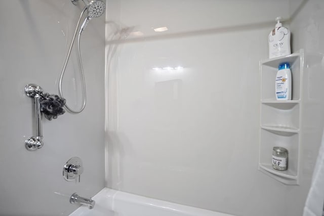 bathroom featuring shower / tub combination