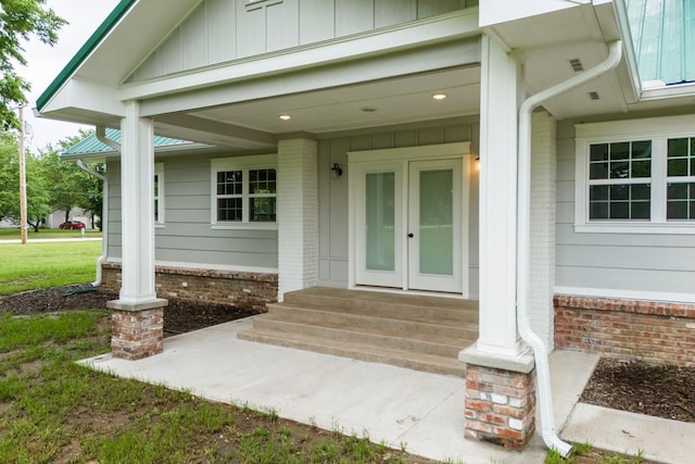 property entrance with covered porch