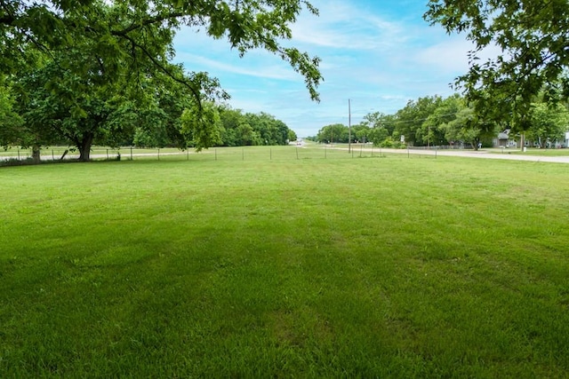 view of yard with a rural view