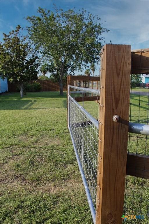 68 Silkstocking St, Port Lavaca, TX 77979 - view of yard