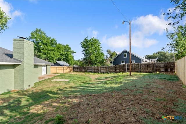 view of yard featuring a fenced backyard