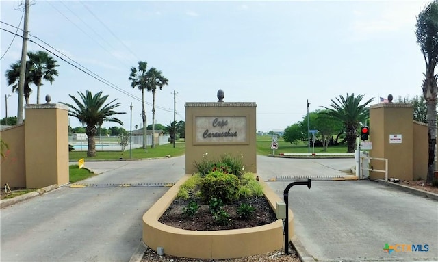 88 Calumet Dr, Palacios, TX 77465