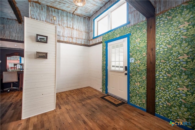 126 Washington Ave, Port Lavaca, TX 77979 - foyer with wood finished floors