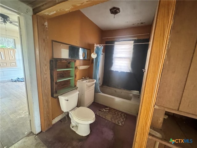 205 S Chestnut, Lampasas, TX 76550 - bathroom with shower / tub combo, toilet, and ceiling fan