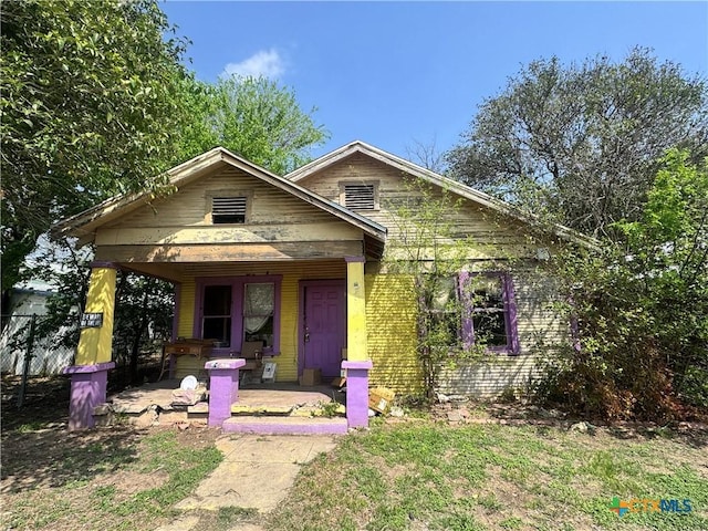 205 S Chestnut, Lampasas, TX 76550 - bungalow-style house featuring a porch and fence