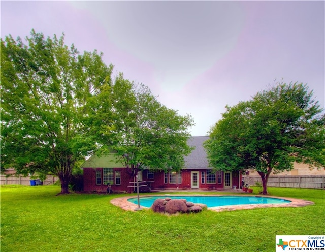 view of pool featuring a yard