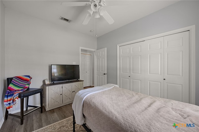 1503 Prather St, Taylor, TX 76574 - bedroom featuring wood finished floors, a closet, and a ceiling fan