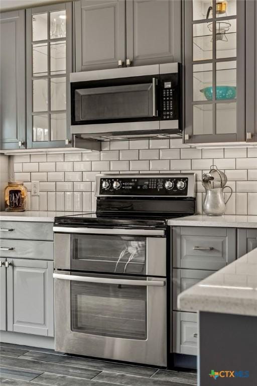 2075 Sungate Dr, New Braunfels, TX 78130 - kitchen with stainless steel appliances, light countertops, tasteful backsplash, and gray cabinets