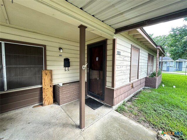 1606 Milam Dr, Victoria, TX 77901 - property entrance