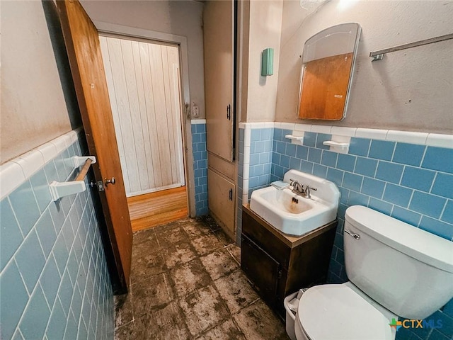 1606 Milam Dr, Victoria, TX 77901 - bathroom featuring tile walls, wainscoting, and vanity