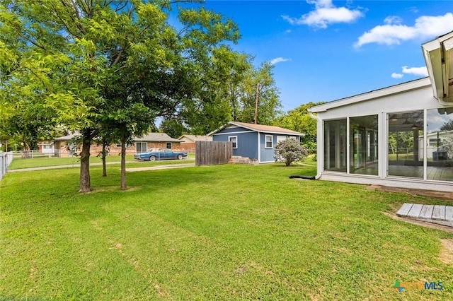 201 S Barbara St, Waco, TX 76705 - view of yard with a sunroom