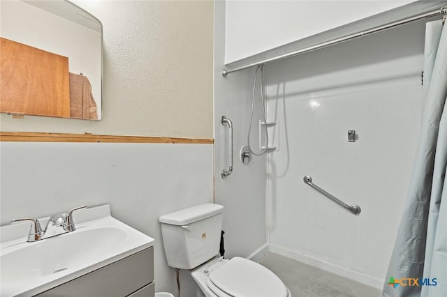201 S Barbara St, Waco, TX 76705 - bathroom featuring a shower with curtain and vanity