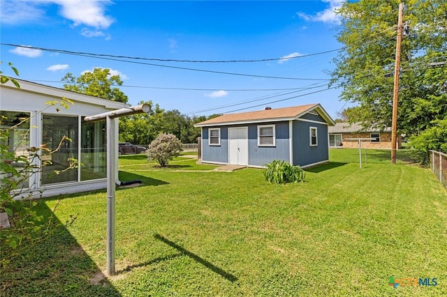 201 S Barbara St, Waco, TX 76705 - view of yard with an outbuilding