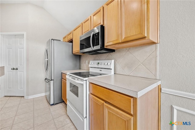 816 Woodhollow Dr, Temple, TX 76502 - kitchen featuring stainless steel appliances, backsplash, lofted ceiling, light countertops, and light tile patterned floors