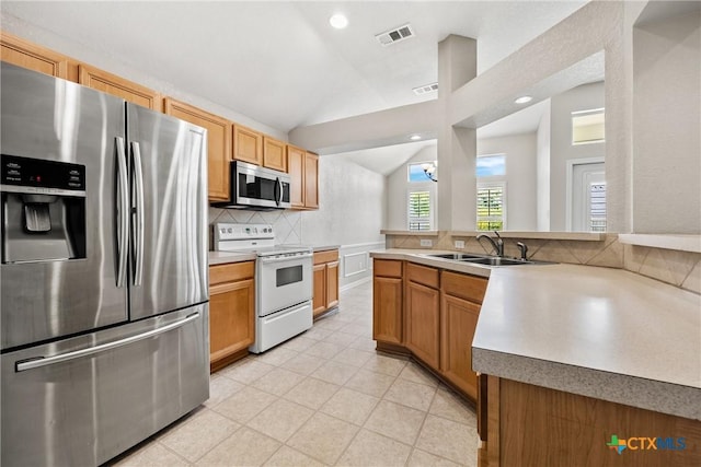 816 Woodhollow Dr, Temple, TX 76502 - kitchen featuring appliances with stainless steel finishes, vaulted ceiling, backsplash, recessed lighting, and light tile patterned floors
