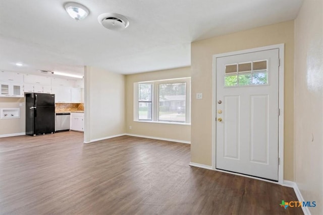 2410 Meadow Ln, Copperas Cove, TX 76522 - entrance foyer featuring wood finished floors and baseboards