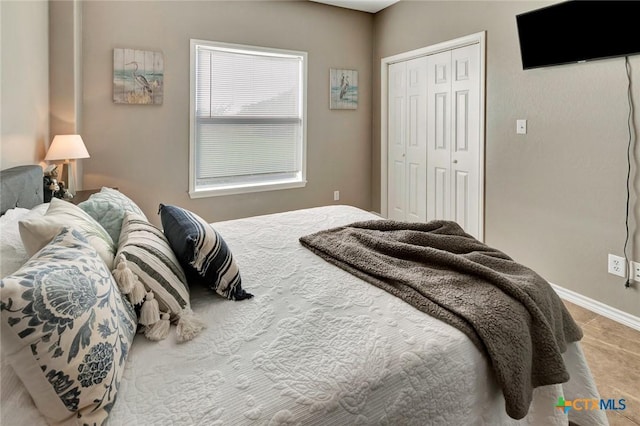 bedroom featuring a closet