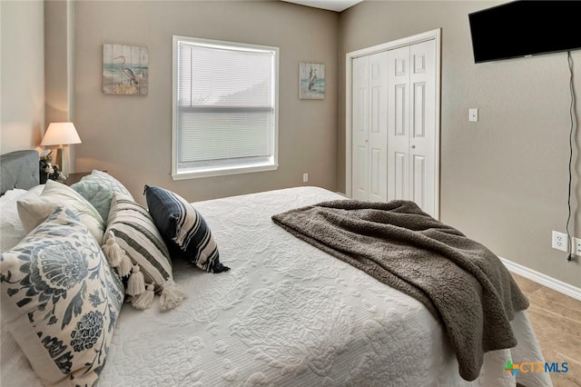 314 Windswept Dr, Port Lavaca, TX 77979 - bedroom featuring a closet and baseboards