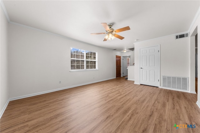 unfurnished bedroom featuring light wood-type flooring, ceiling fan, and crown molding