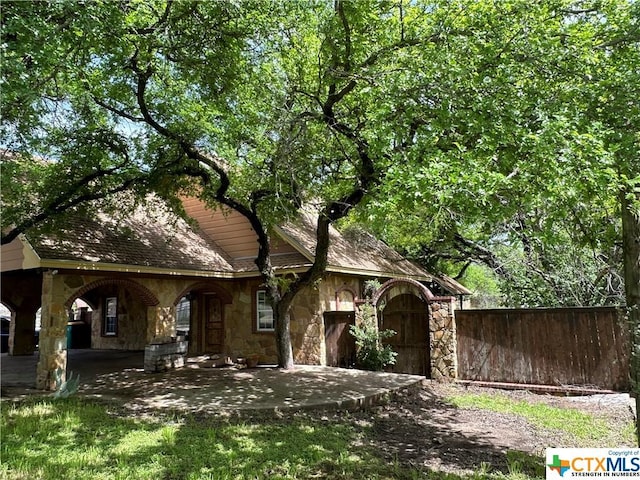 view of front of property featuring a patio