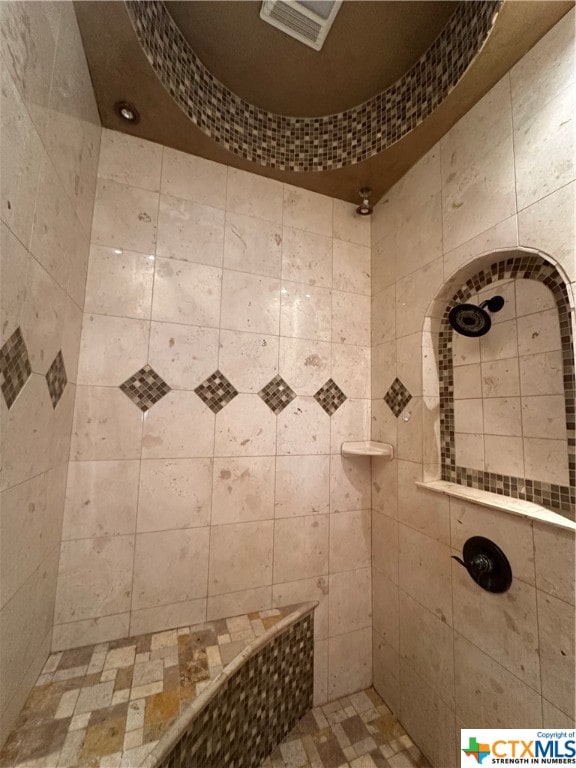 bathroom featuring a tile shower