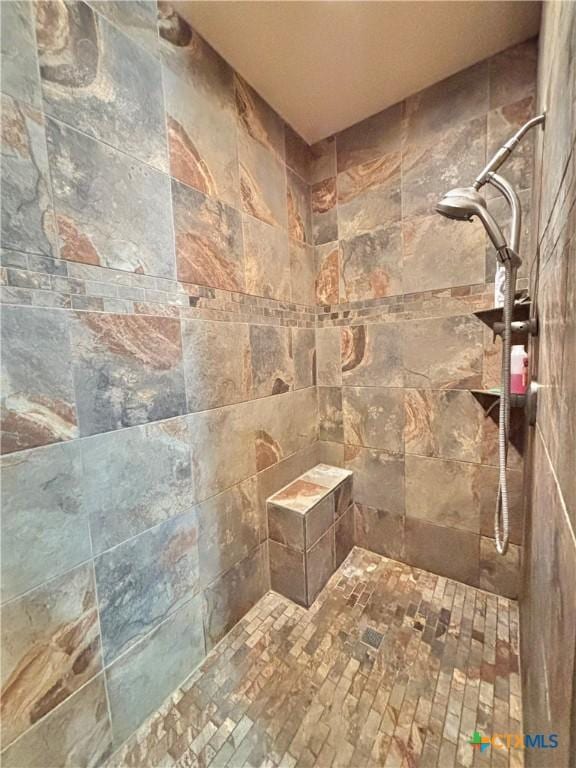 174 Riley Ln, Port Oconnor, TX 77982 - full bath with a tile shower