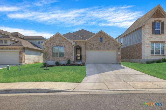 view of front facade featuring a garage and a front yard