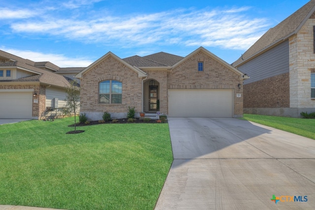 view of front facade featuring a garage and a front yard