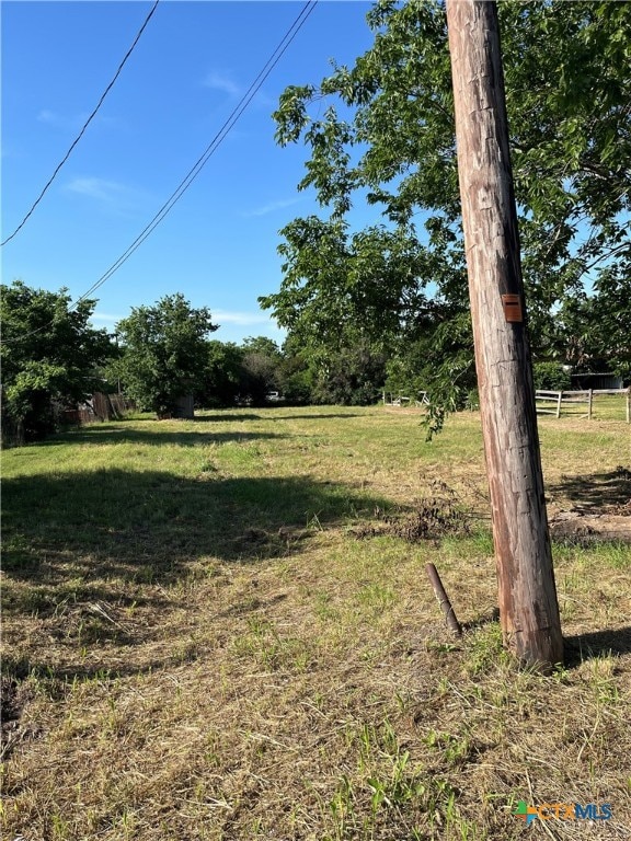 Listing photo 2 for 557 Collins St, Seguin TX 78155