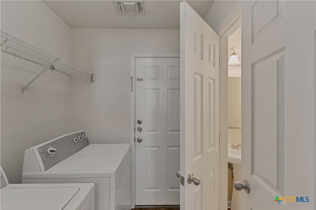 laundry room with washing machine and dryer