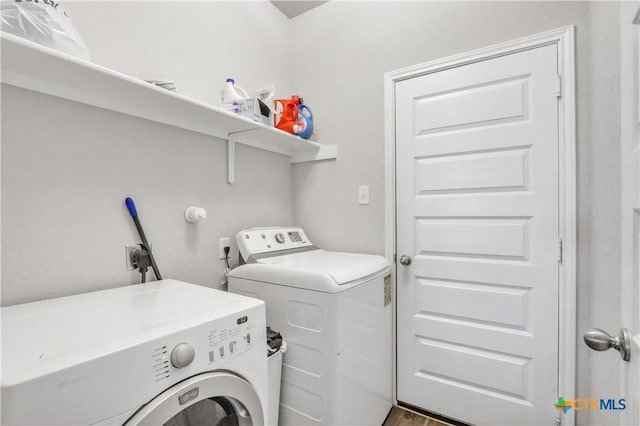 2425 Marty Way, Seguin, TX 78155 - laundry room featuring washing machine and clothes dryer