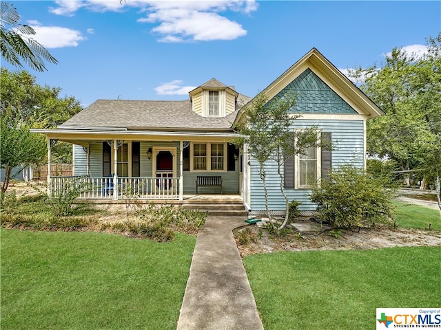 view of front of home featuring a front yard and covered porch