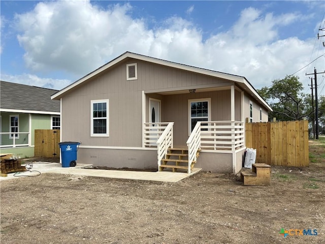 710 E 5th St, Nixon, TX 78140 - view of front facade