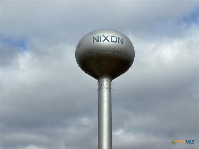 710 E 5th St, Nixon, TX 78140 - exterior view