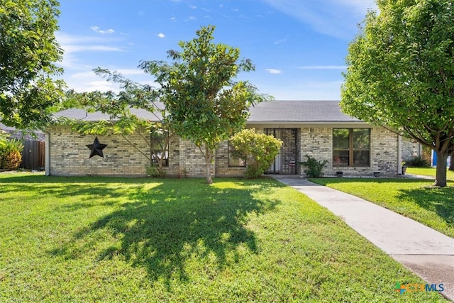 ranch-style house featuring a front lawn