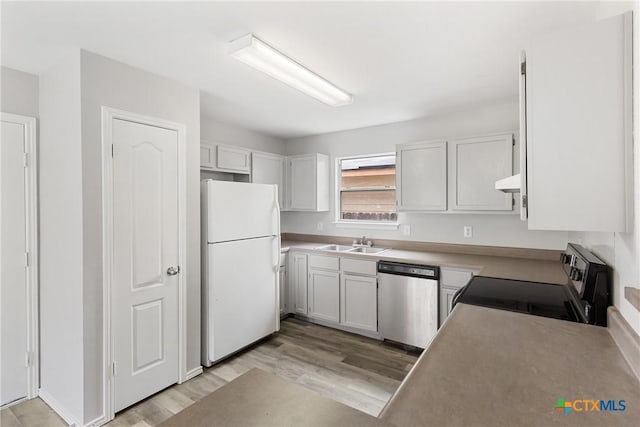 9538 Beau Brg, San Antonio, TX 78254 - kitchen featuring freestanding refrigerator, stainless steel dishwasher, electric range, light wood-style floors, and under cabinet range hood